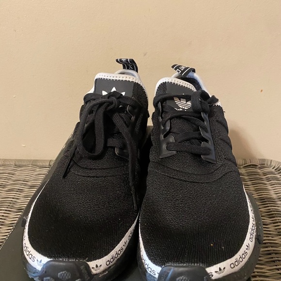 Adidas black/white sneakers new never worn - Picture 3 of 5